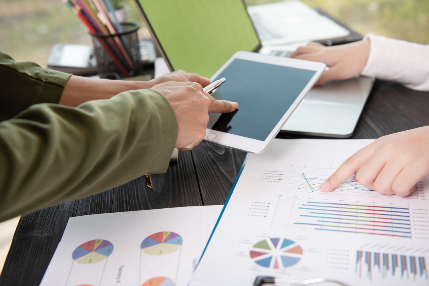 Las 'acciones zombis' bajo la lupa: ¿cuánto riesgo esconden las empresas ultraendeudadas? | Opinión de Fernando Boudourian