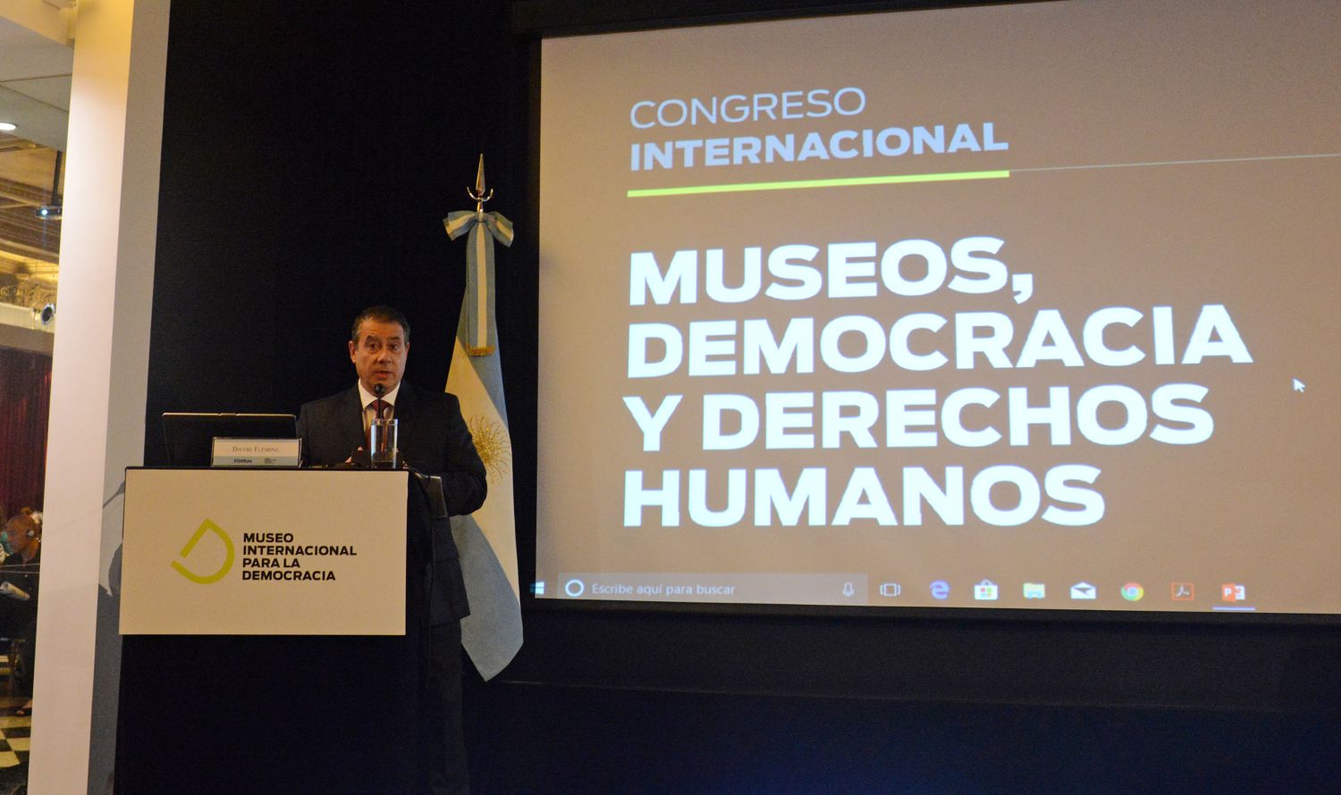 Guillermo Whpei ofrece un análisis crítico de la economía global